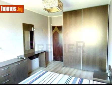 Тристаен, 104m²