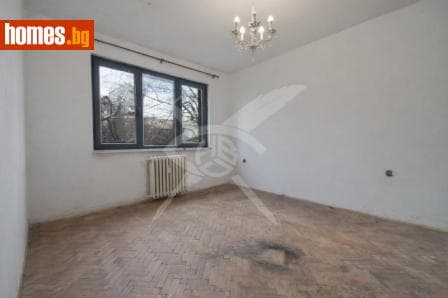 Тристаен, 48m²