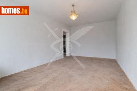 Тристаен, 48m²