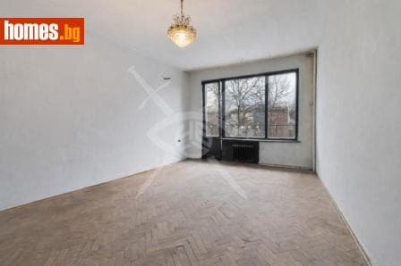 Тристаен, 48m²