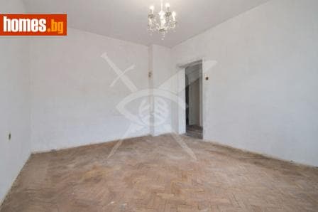 Тристаен, 48m²