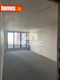Тристаен, 103m²