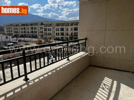Тристаен, 136m²