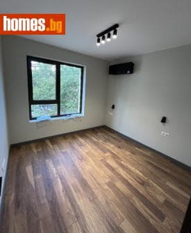 Тристаен, 80m²