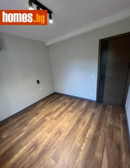 Тристаен, 80m²