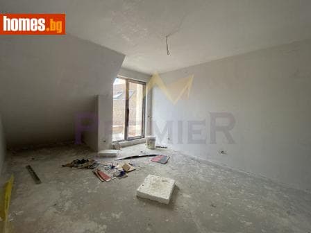 Тристаен, 135m²