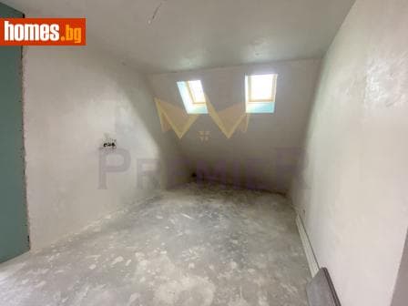 Тристаен, 135m²