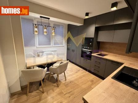 Тристаен, 84m²