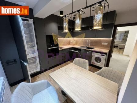 Тристаен, 84m²