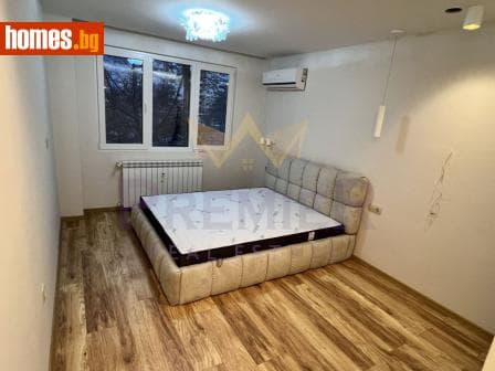 Тристаен, 84m²