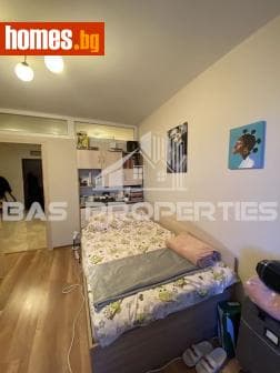 Тристаен, 66m²