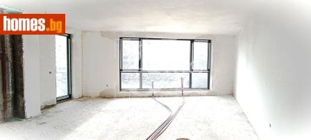 Тристаен, 268m²