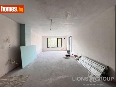 Тристаен, 121m²