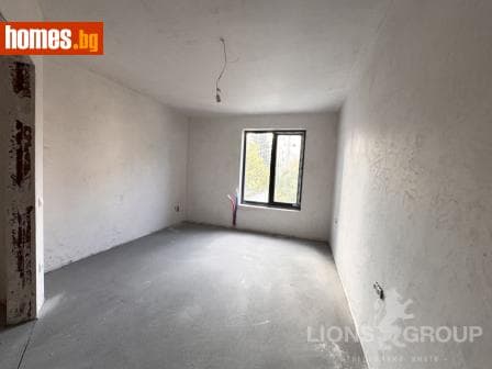 Тристаен, 121m²