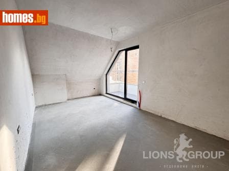 Тристаен, 121m²