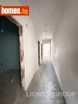 Тристаен, 121m²