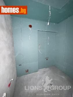 Тристаен, 121m²