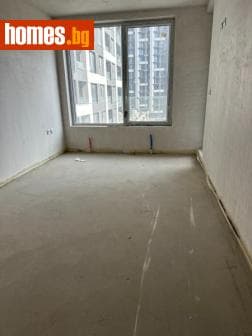 Тристаен, 102m²