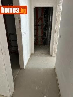 Тристаен, 102m²