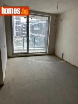 Тристаен, 102m²