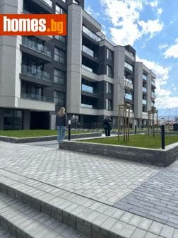 Тристаен, 102m²