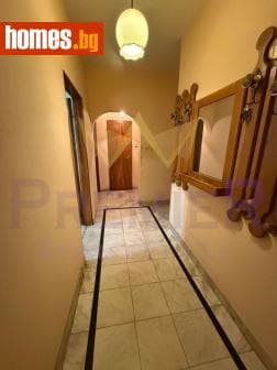Тристаен, 102m²