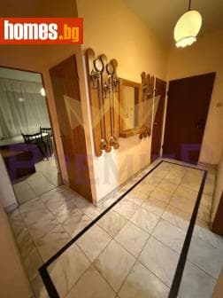 Тристаен, 102m²