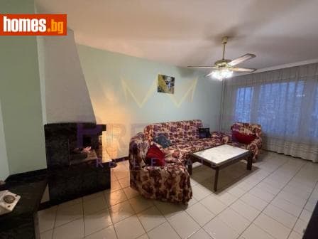 Тристаен, 102m²