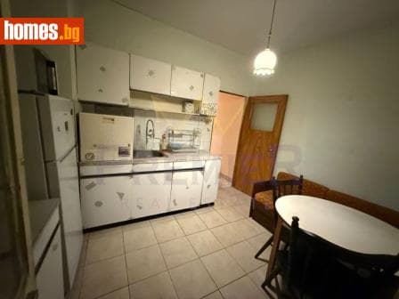 Тристаен, 102m²