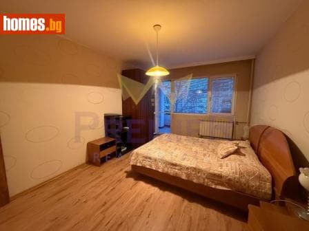 Тристаен, 102m²
