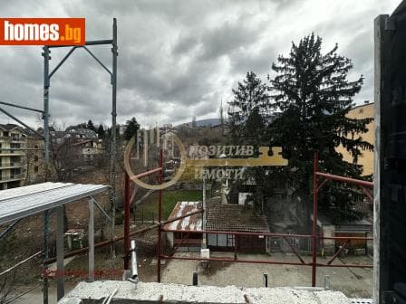 Тристаен, 95m²