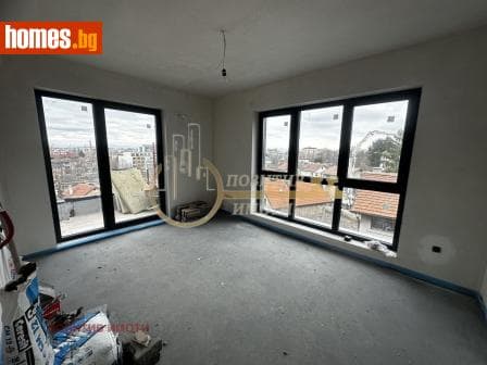 Тристаен, 95m²