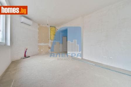 Тристаен, 103m²