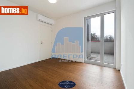 Тристаен, 103m²