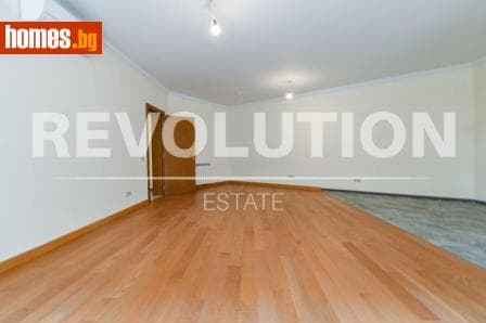 Тристаен, 190m²
