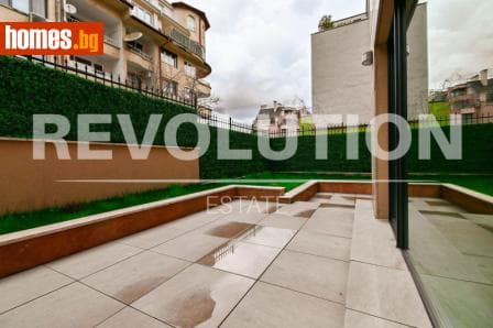 Тристаен, 190m²