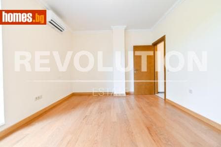 Тристаен, 190m²