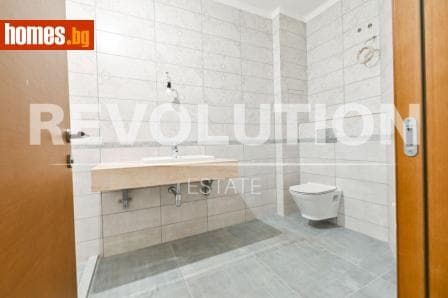 Тристаен, 190m²