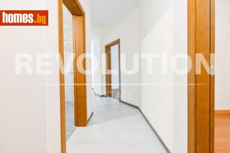Тристаен, 190m²