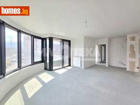 Тристаен, 102m²