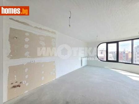 Тристаен, 102m²