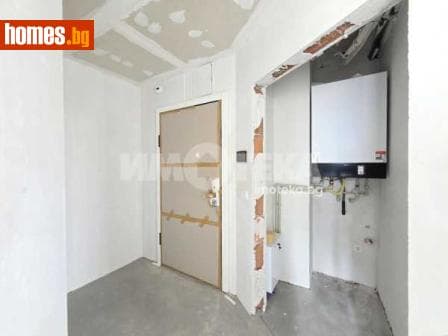 Тристаен, 102m²