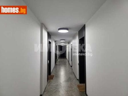 Тристаен, 102m²
