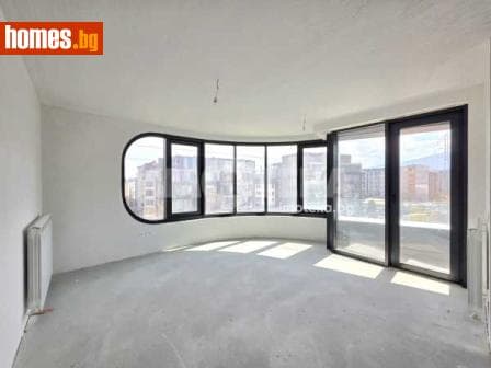Тристаен, 102m²