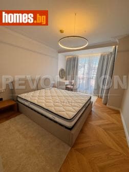 Тристаен, 102m²