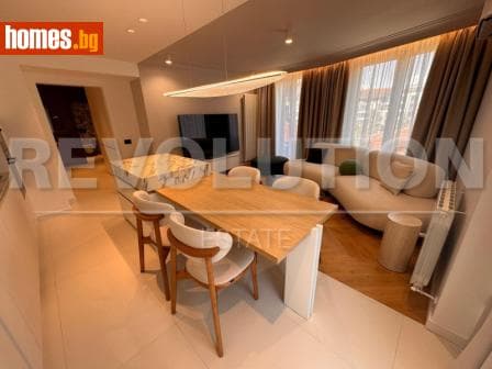Тристаен, 102m²