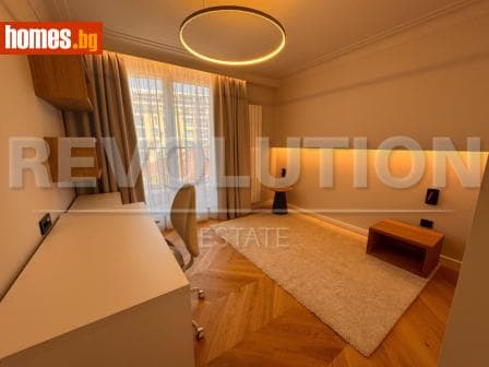 Тристаен, 102m²