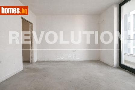 Тристаен, 125m²