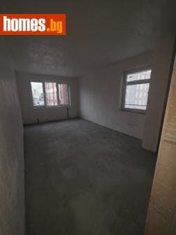 Тристаен, 93m²