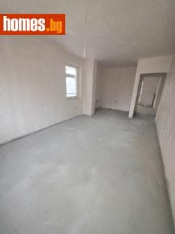 Тристаен, 93m²